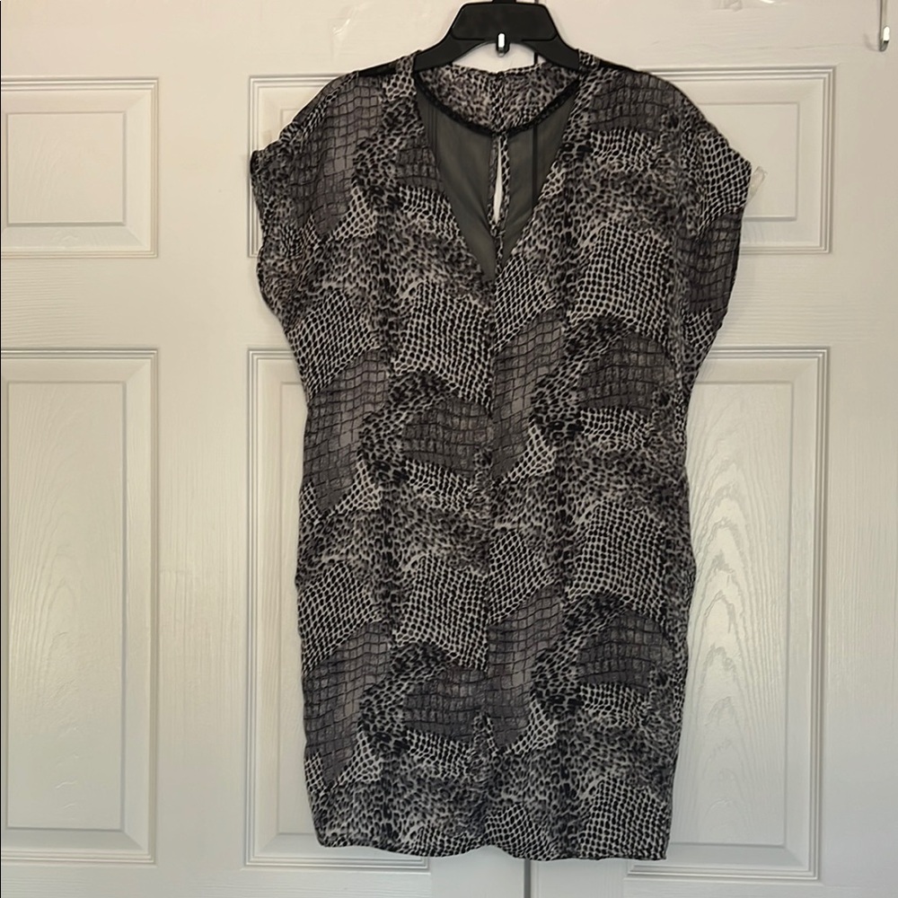 Elegant Black and Gray Pattern Swim Coverup V-Neck Sheer Back W/ 2 hip pockets